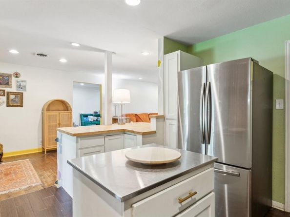 1423  Oriole Lane , Garland Texas 75042