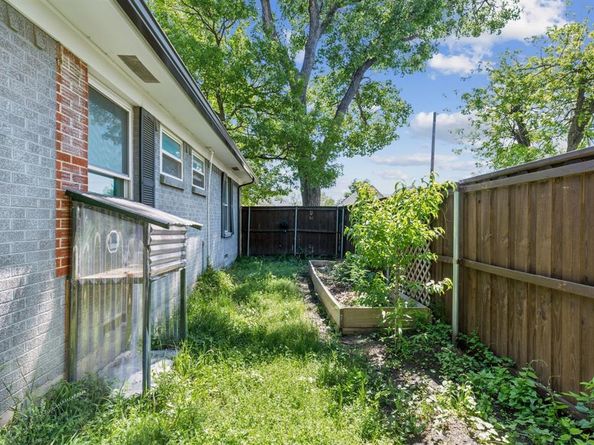 1423  Oriole Lane , Garland Texas 75042
