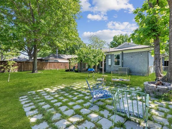 1423  Oriole Lane , Garland Texas 75042