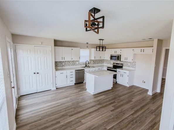 5114  Creek Valley Drive , Arlington Texas 76018