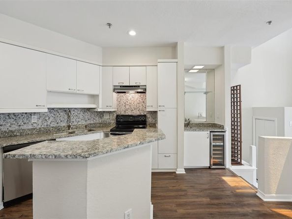 3235  Cole Avenue  95, Dallas Texas 75204