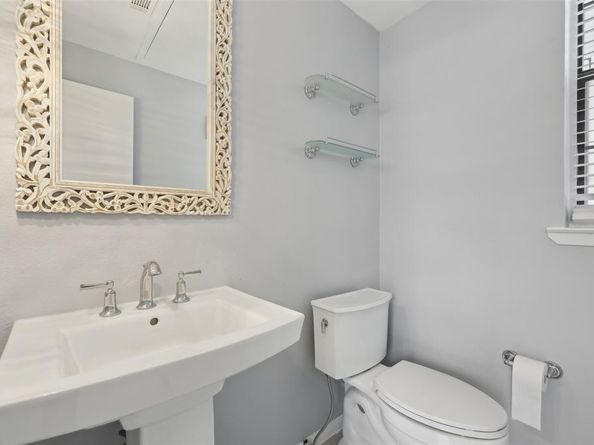 3235  Cole Avenue  95, Dallas Texas 75204