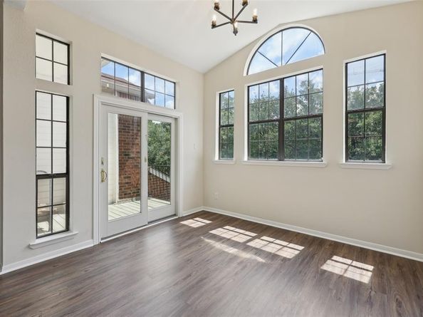 3235  Cole Avenue  95, Dallas Texas 75204