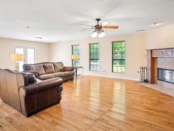 505  Oak Lake  , Lake Dallas Texas 75065