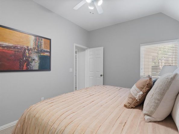 3810  Azure Lane , Addison Texas 75001