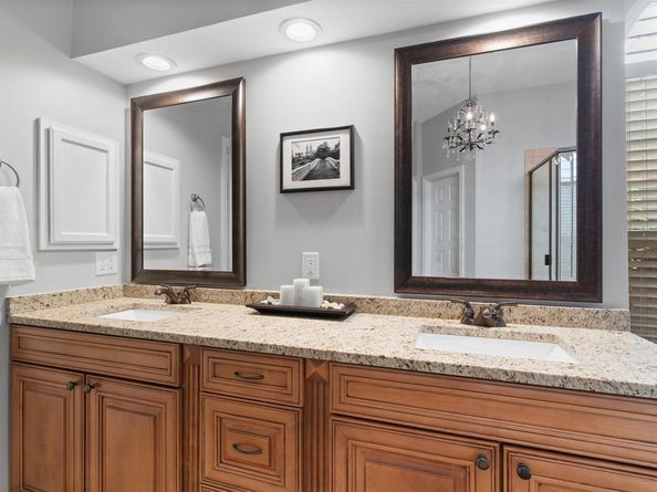 3810  Azure Lane , Addison Texas 75001