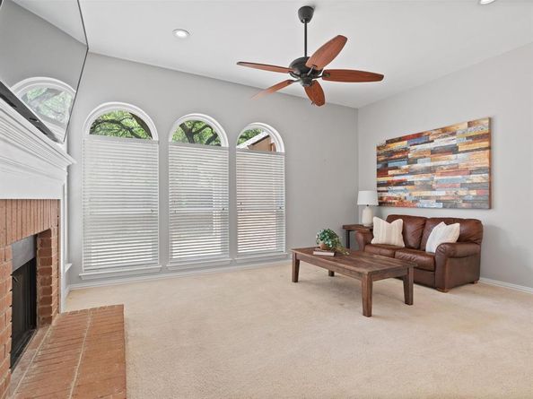 3810  Azure Lane , Addison Texas 75001