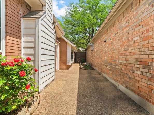 3810  Azure Lane , Addison Texas 75001