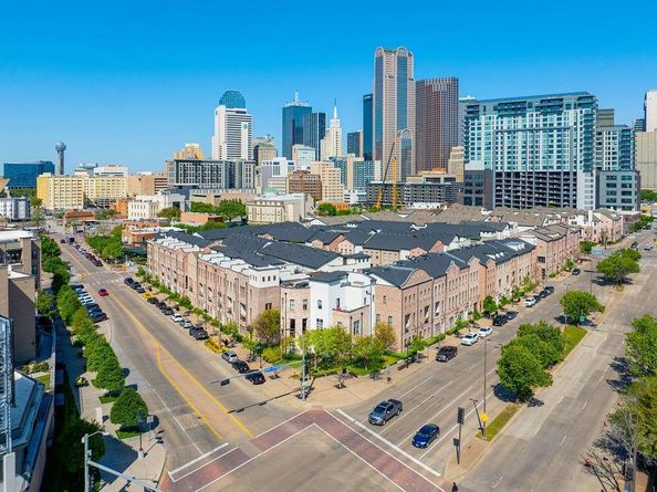 751 S Cesar Chavez Boulevard , Dallas Texas 75201