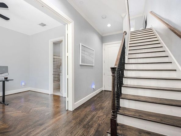 751 S Cesar Chavez Boulevard , Dallas Texas 75201