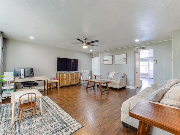 5808  Marina Drive  13, Garland Texas 75043