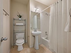 2305  Worthington Street  328, Dallas Texas 75204