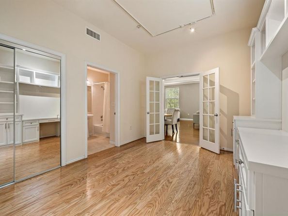 2305  Worthington Street  328, Dallas Texas 75204