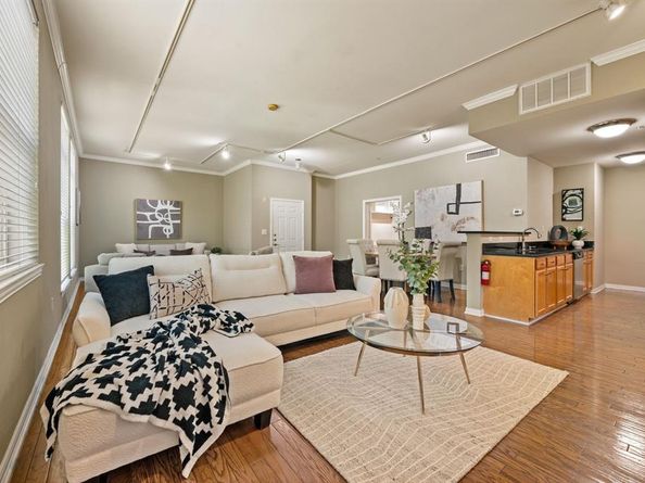 2305  Worthington Street  328, Dallas Texas 75204