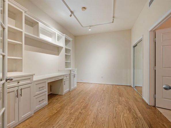 2305  Worthington Street  328, Dallas Texas 75204