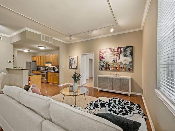 2305  Worthington Street  328, Dallas Texas 75204