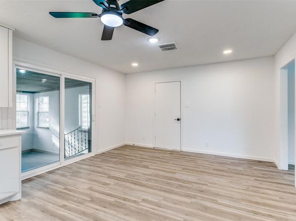 425  Ridgecrest Drive , Hurst Texas 76053