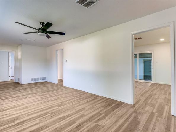 425  Ridgecrest Drive , Hurst Texas 76053