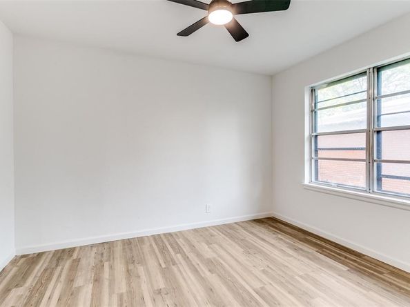 425  Ridgecrest Drive , Hurst Texas 76053