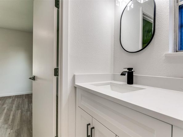 425  Ridgecrest Drive , Hurst Texas 76053