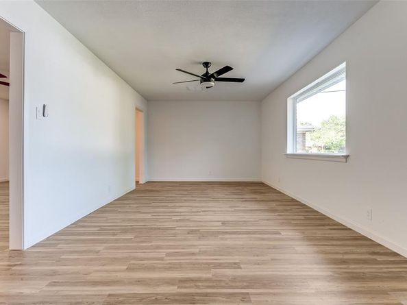 425  Ridgecrest Drive , Hurst Texas 76053