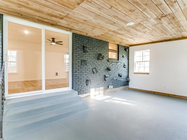 425  Ridgecrest Drive , Hurst Texas 76053