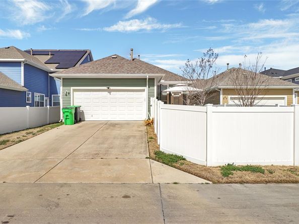 1124  Spanish Moss Drive , Savannah Texas 76227