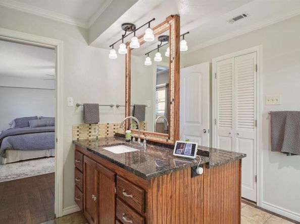 1405  Carriage Lane , Garland Texas 75043