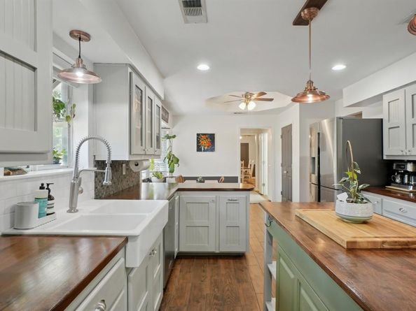 1405  Carriage Lane , Garland Texas 75043