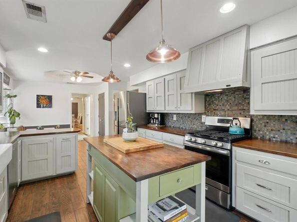 1405  Carriage Lane , Garland Texas 75043