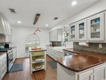 1405  Carriage Lane 
