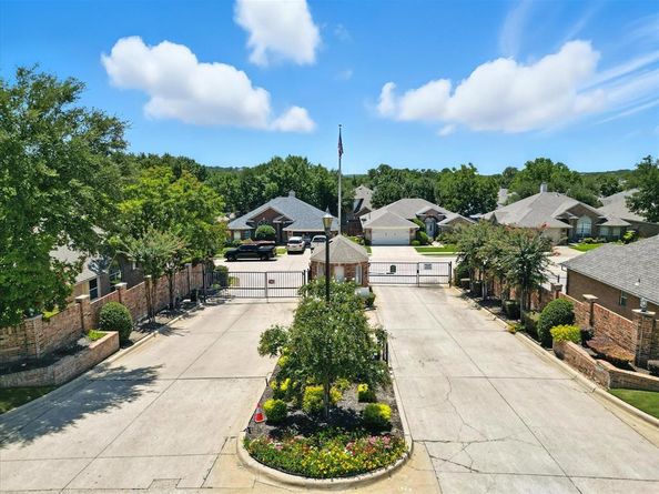 3136  Watercress Circle , Arlington Texas 76012