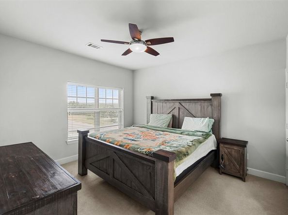 1401  Birds Fort Trail , Arlington Texas 76005
