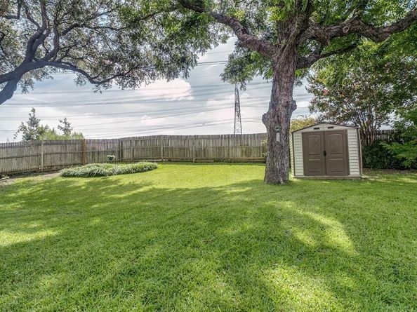 1305  Pawnee Trail , Carrollton Texas 75007