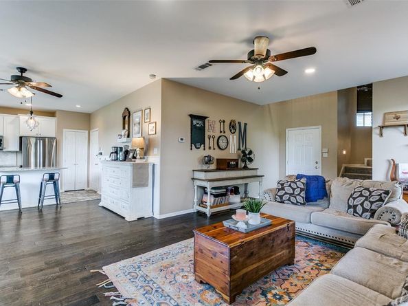 1305  Pawnee Trail , Carrollton Texas 75007