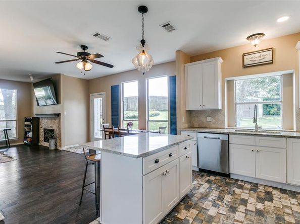 1305  Pawnee Trail , Carrollton Texas 75007