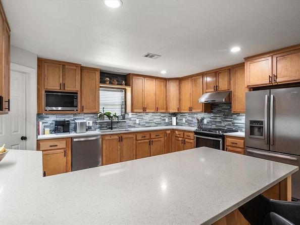 119 N Willow Street , Mansfield Texas 76063