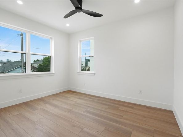 4033  Ivanhoe Lane , Dallas Texas 75212