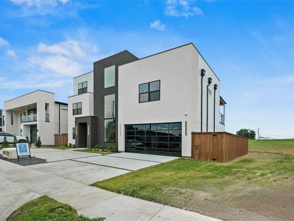 4033  Ivanhoe Lane , Dallas Texas 75212