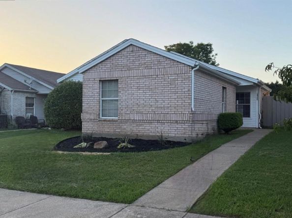 10255  Carolina Oaks Drive , Dallas Texas 75227