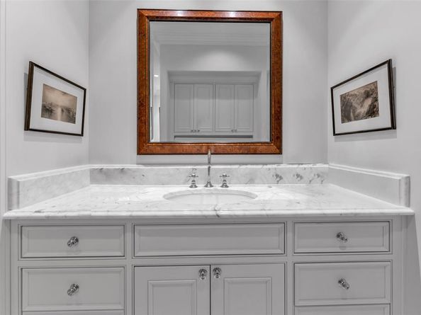 8511  Edgemere Road  201, Dallas Texas 75225