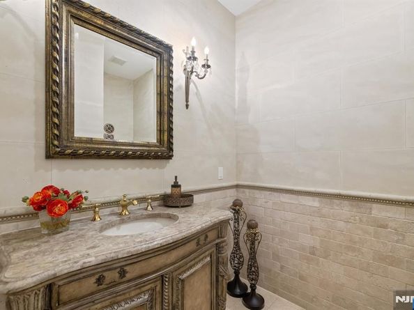 71 Roberts Road, Englewood Cliffs NJ 07632