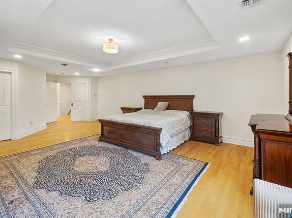 71 Roberts Road, Englewood Cliffs NJ 07632