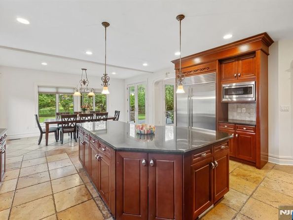 71 Roberts Road, Englewood Cliffs NJ 07632