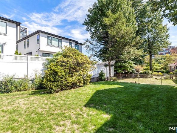 215 Elsmere Place, Fort Lee NJ 07024