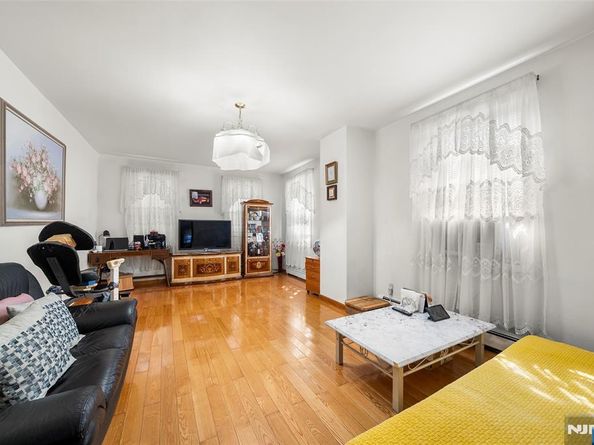 539 Bergen Boulevard, Ridgefield NJ 07657
