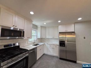 166 Morningside Lane, Palisades Park NJ 07650