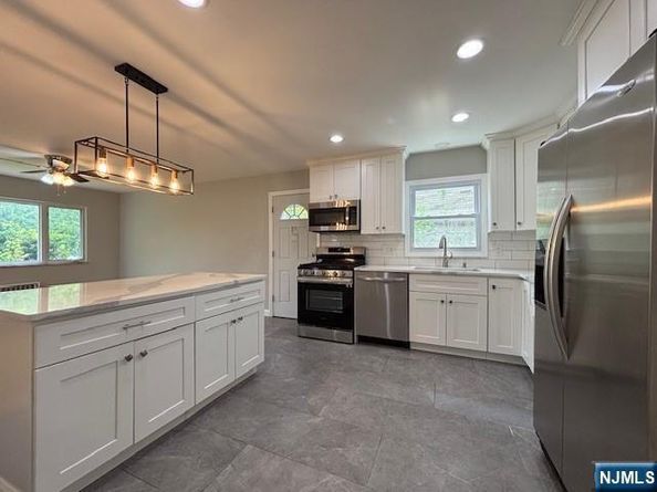 166 Morningside Lane, Palisades Park NJ 07650