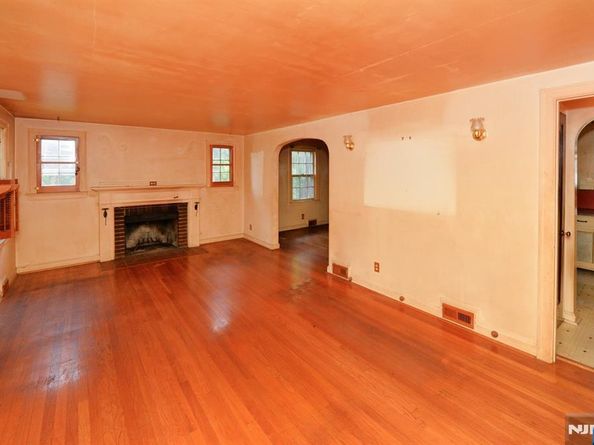 125 Eastview Avenue, Leonia NJ 07605