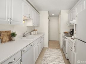 2501 Canterbury Lane E 119, Seattle WA 98112